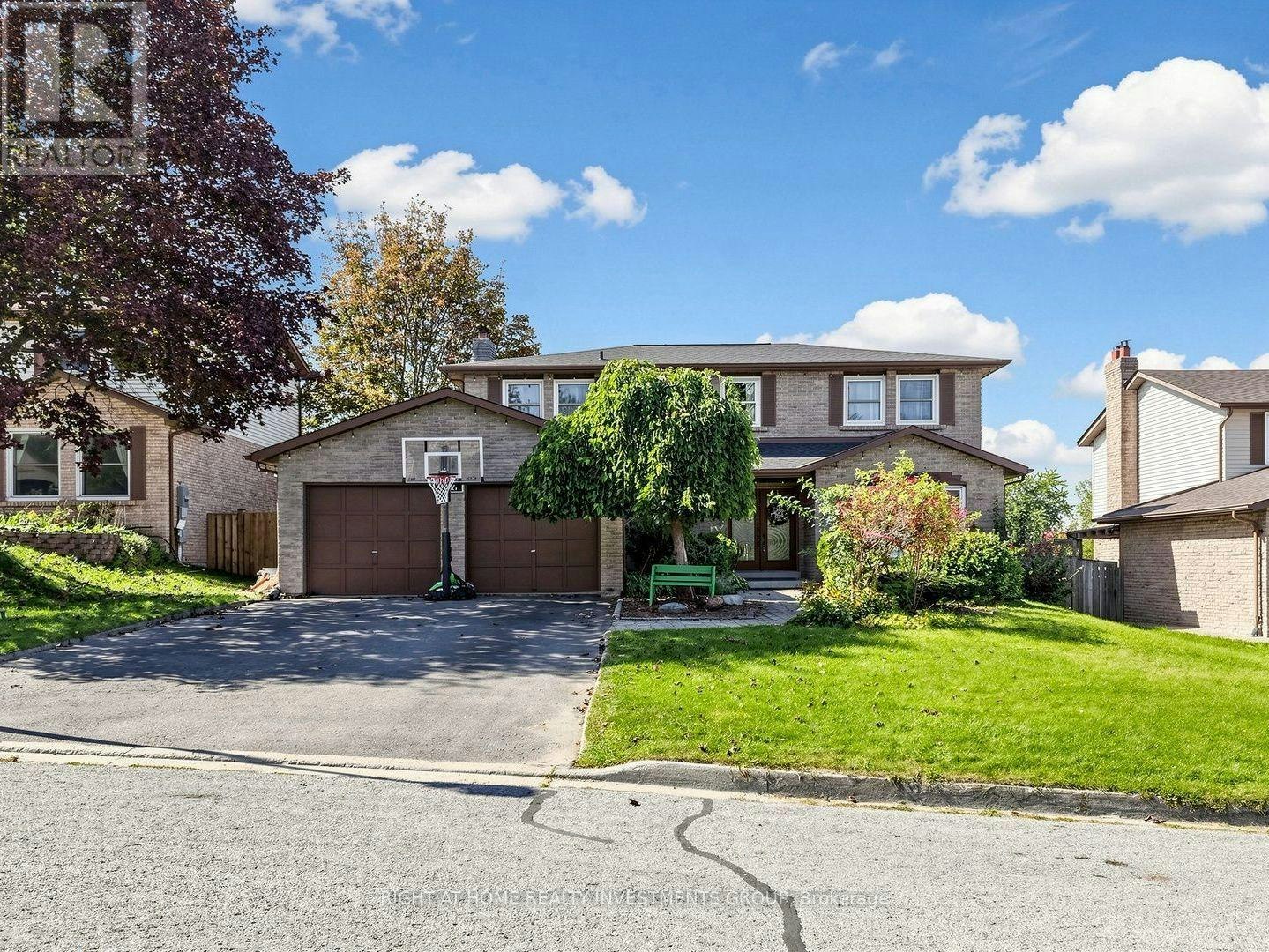 86 Burling Place, Newmarket, ON, L3Y 5W4