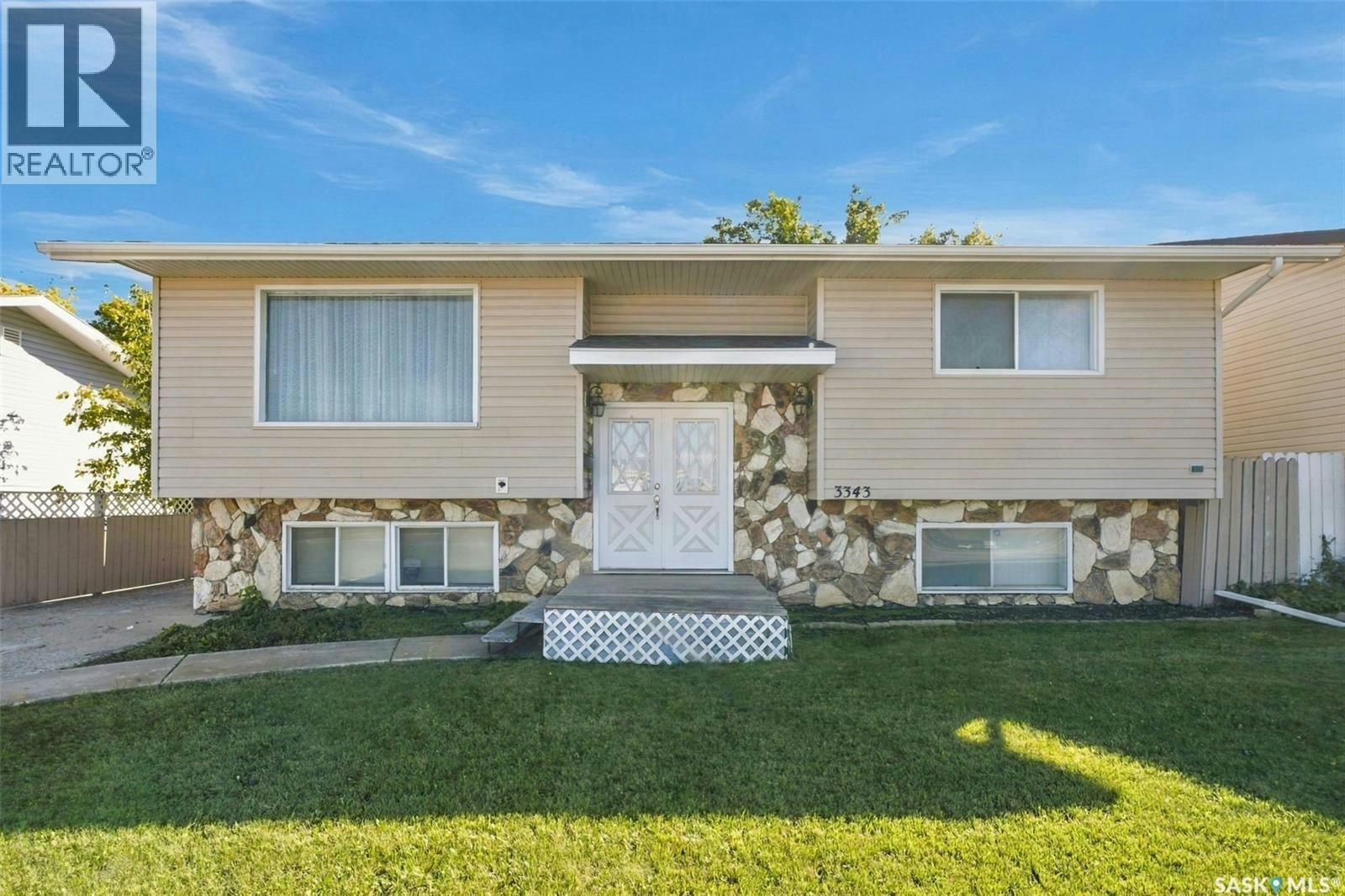 3343 Fairlight Drive, Saskatoon, SK, S7M 4N1