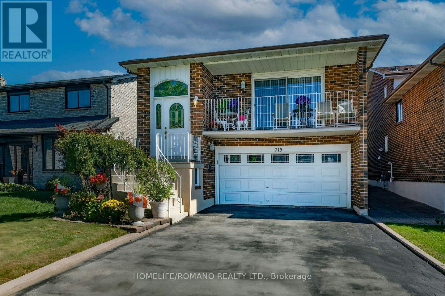 915 Lovingston Crescent, Mississauga, ON, L4W 3S6