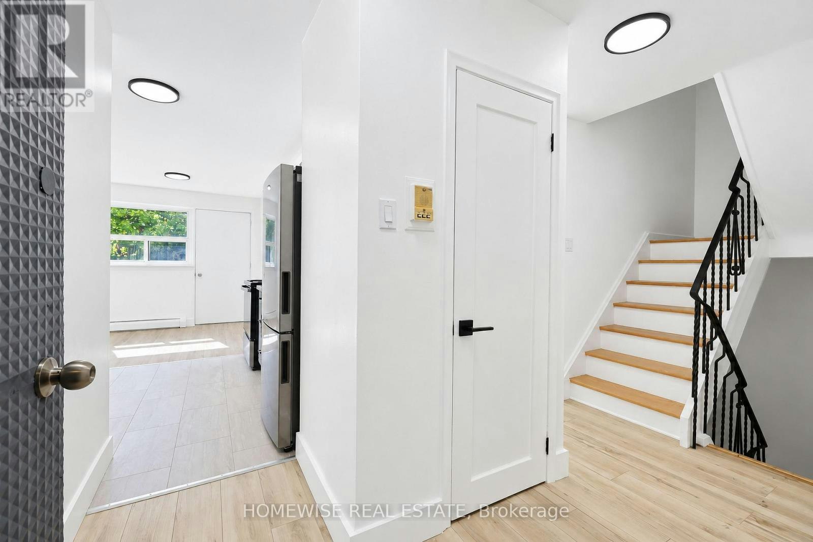 22-35 Swordbill Drive, Toronto, ON, M9A 4V3