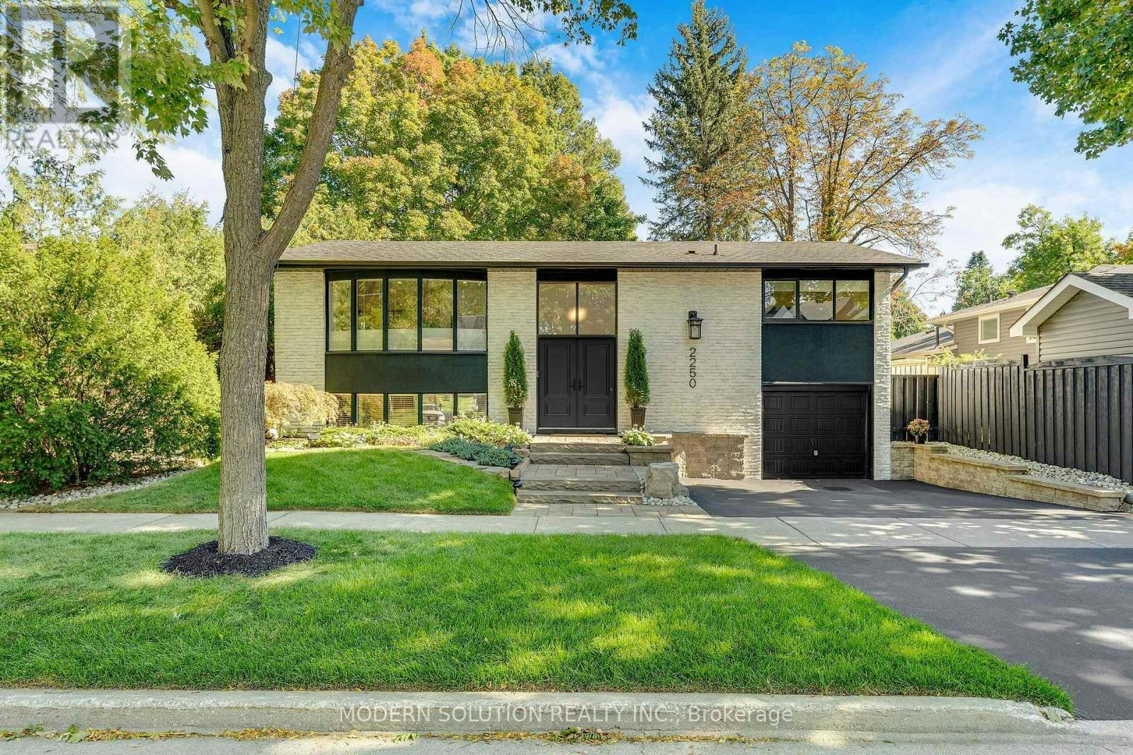 2250 Dunedin Road, Oakville, ON, L6J 5V5