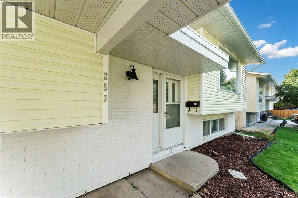 253 11 Street NE, Medicine Hat, AB, T1A 6A8
