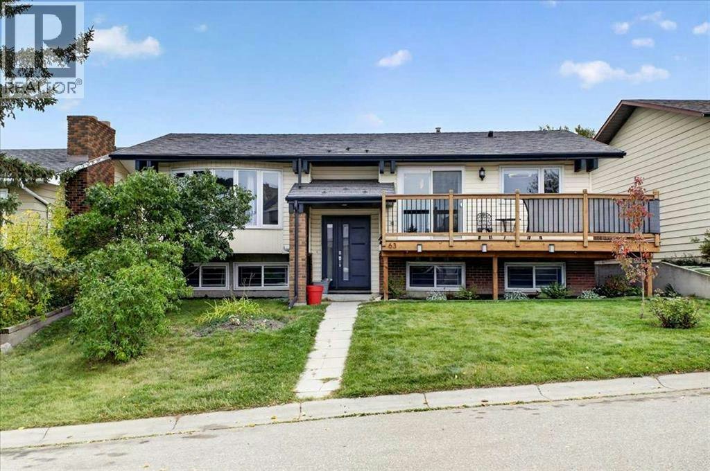 63 Beaconsfield Way NW, Calgary, AB, T3K 1W9