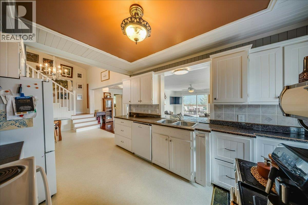 2396 Nault Road, Pass Creek, BC, V1N 4T5 - 18