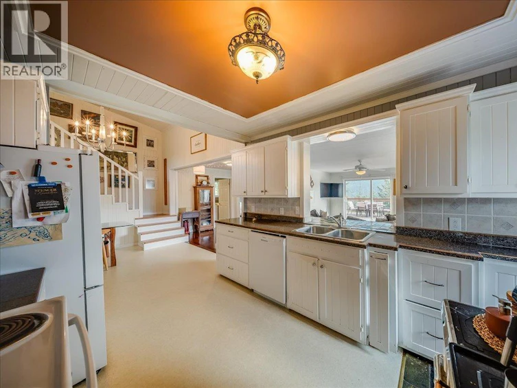 2396 Nault Road, Pass Creek, BC, V1N 4T5 - 18