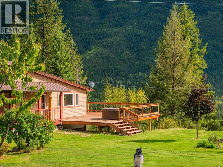 2396 Nault Road, Pass Creek, BC, V1N 4T5 - 5
