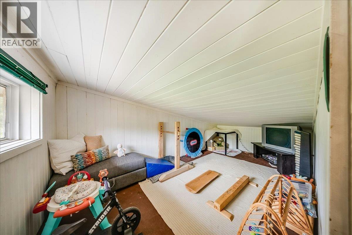 2396 Nault Road, Pass Creek, BC, V1N 4T5 - 33