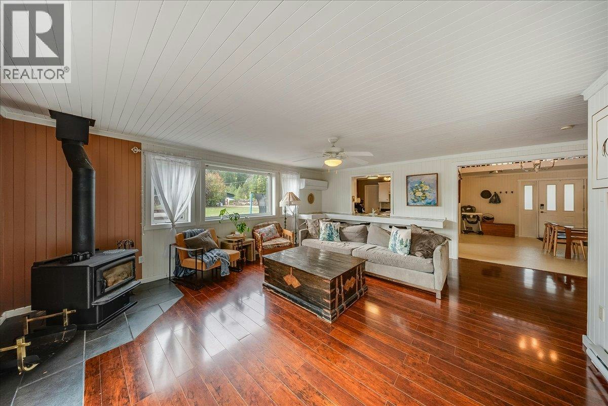2396 Nault Road, Pass Creek, BC, V1N 4T5 - 14