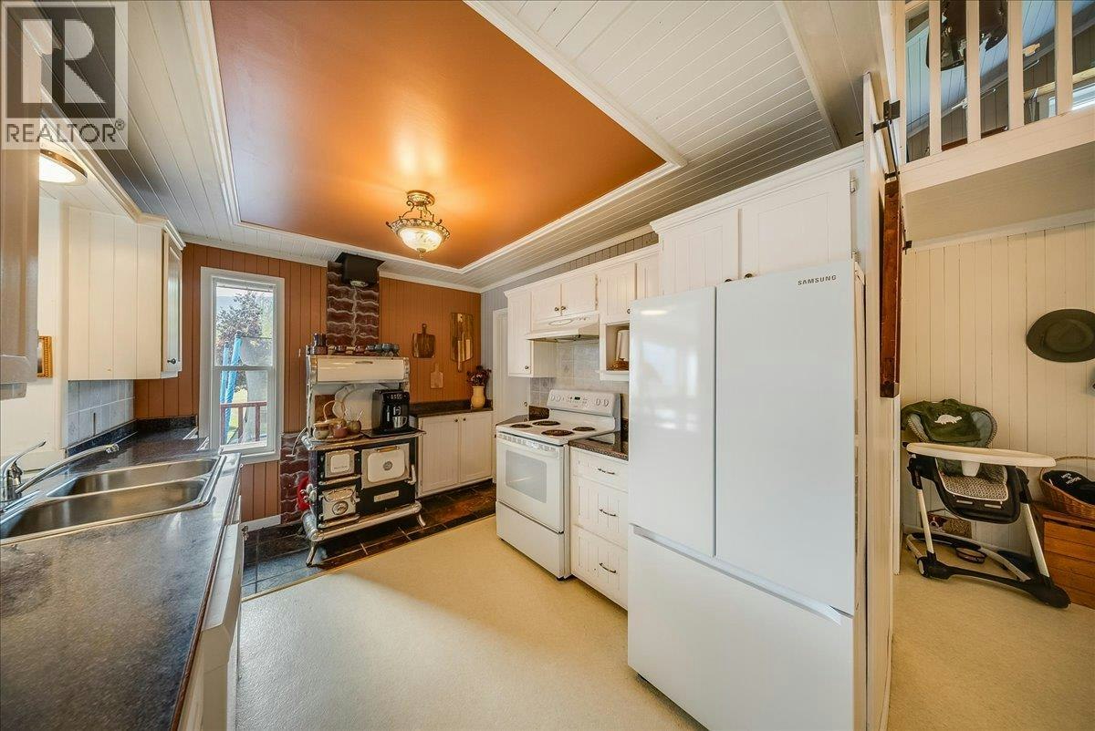 2396 Nault Road, Pass Creek, BC, V1N 4T5 - 16