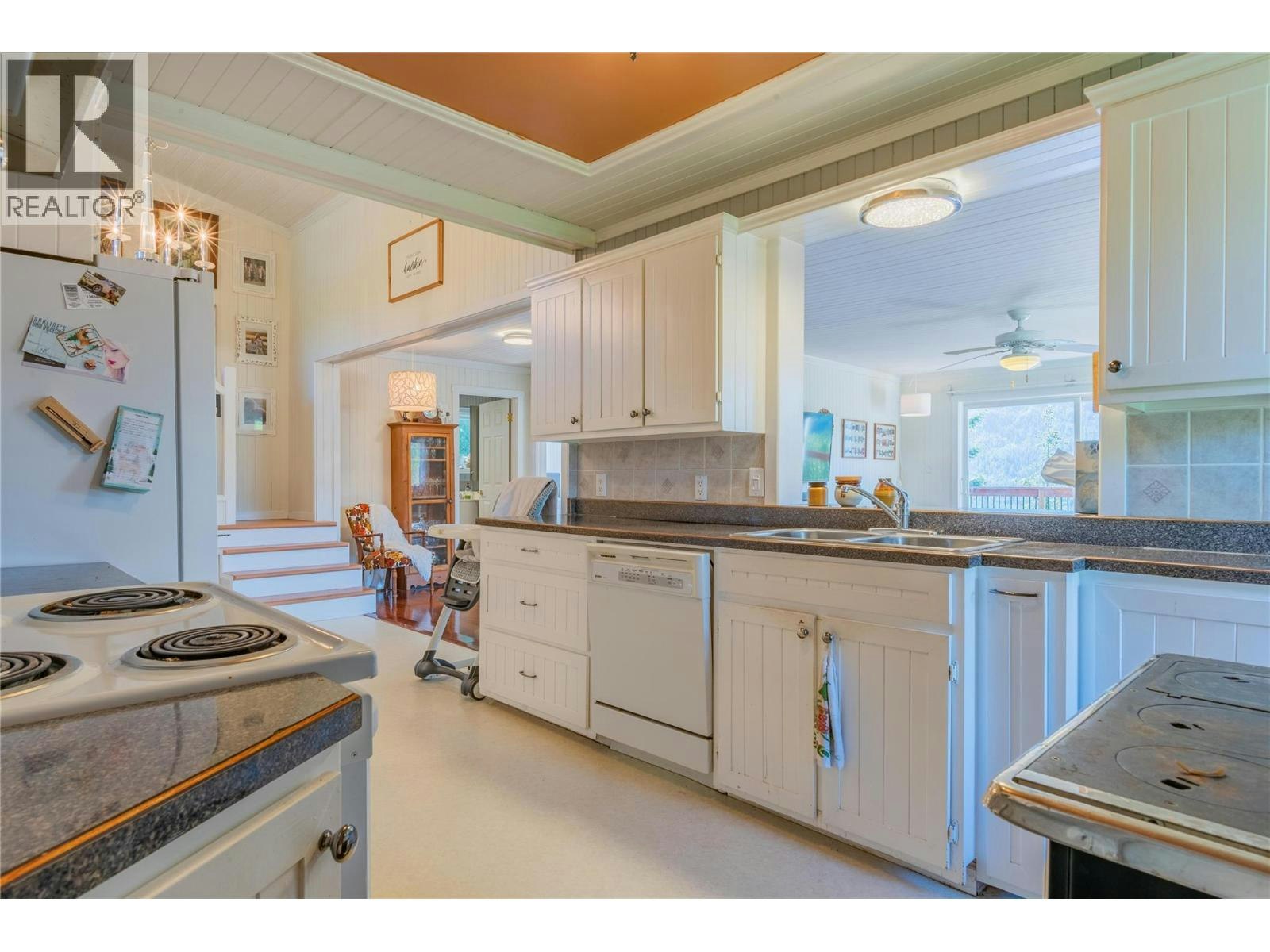 2396 Nault Road, Pass Creek, BC, V1N 4T5 - 17