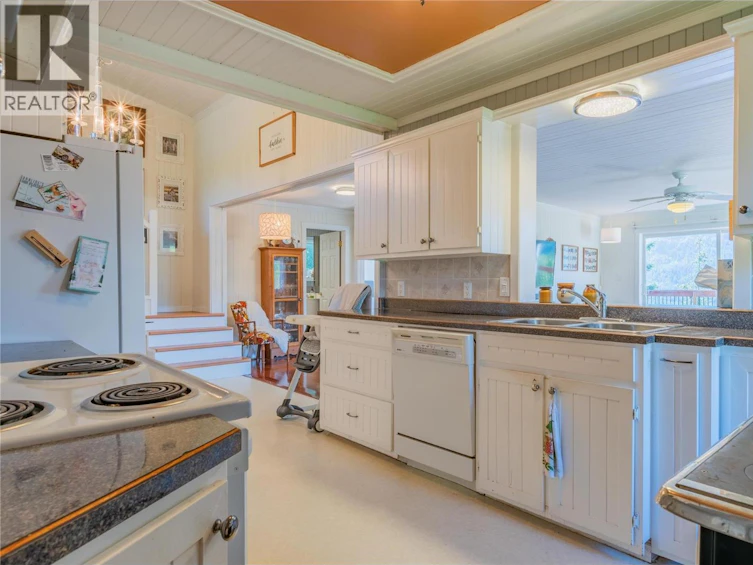 2396 Nault Road, Pass Creek, BC, V1N 4T5 - 17