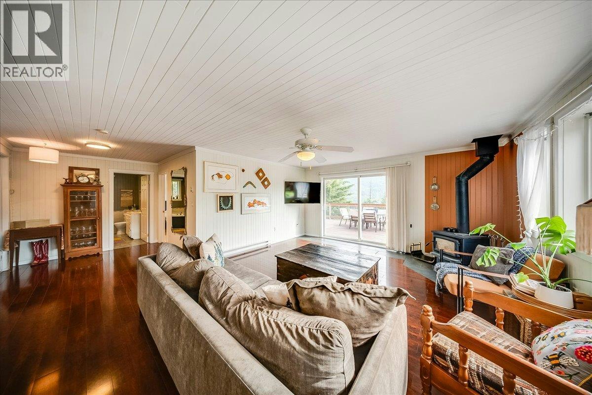 2396 Nault Road, Pass Creek, BC, V1N 4T5 - 15