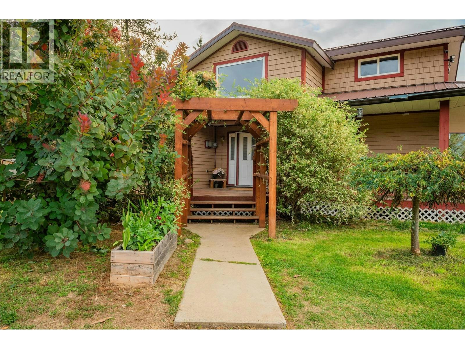 2396 Nault Road, Pass Creek, BC, V1N 4T5 - 9