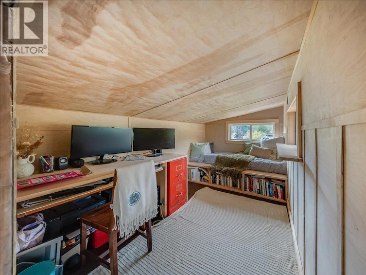2396 Nault Road, Pass Creek, BC, V1N 4T5 - 32