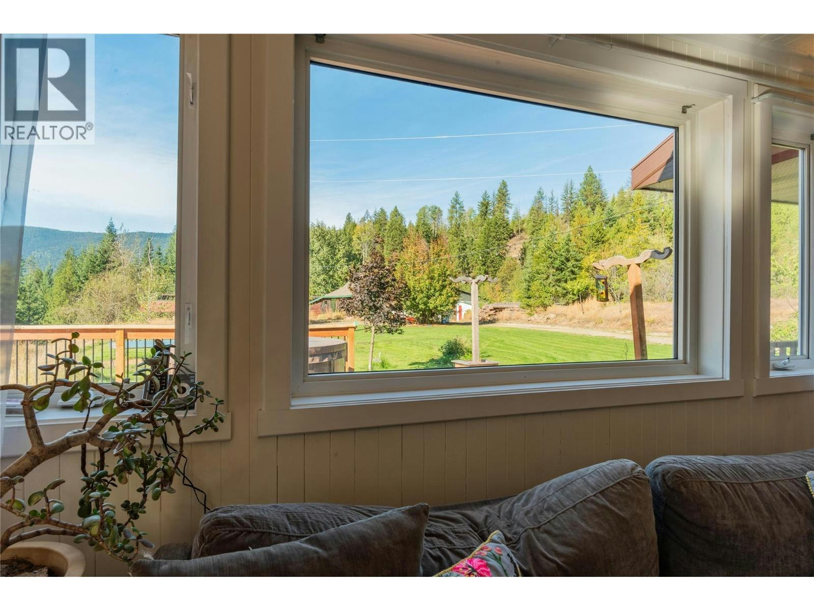 2396 Nault Road, Pass Creek, BC, V1N 4T5 - 35