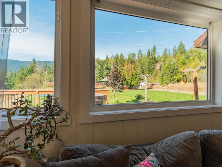 2396 Nault Road, Pass Creek, BC, V1N 4T5 - 35