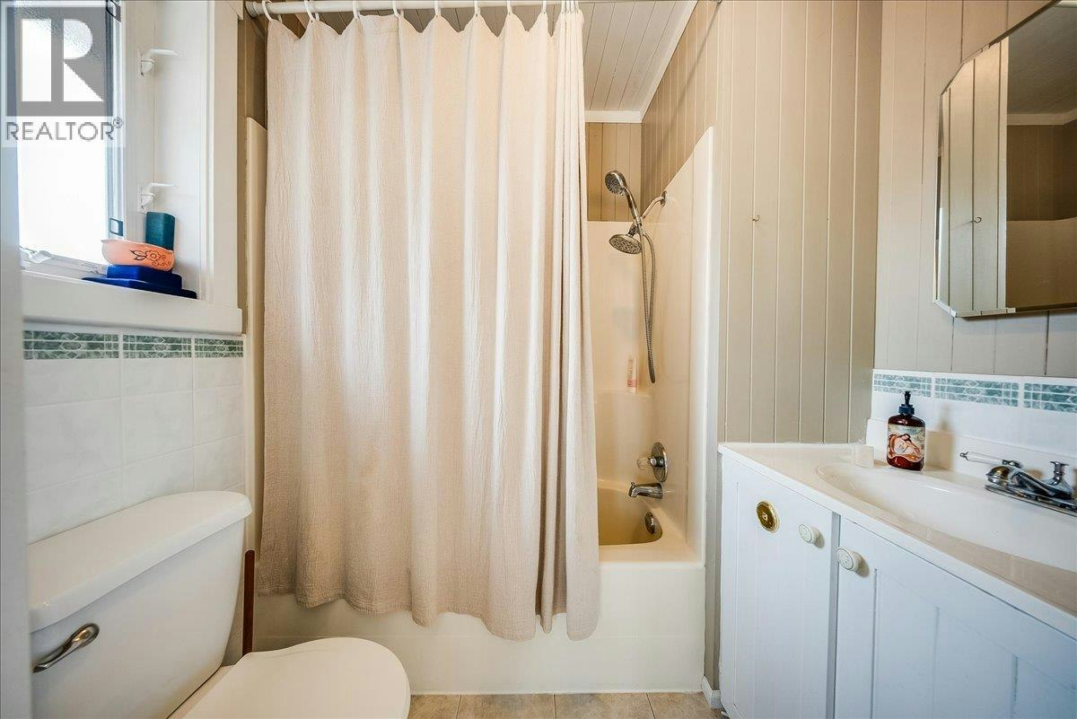 2396 Nault Road, Pass Creek, BC, V1N 4T5 - 21