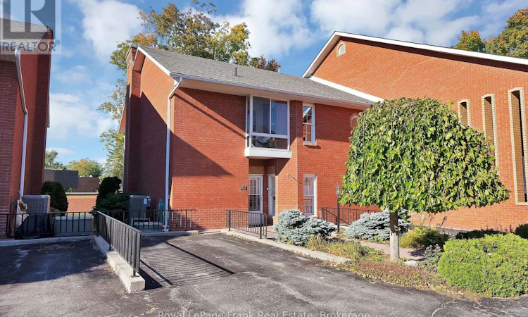 301-1 Sherwood Street