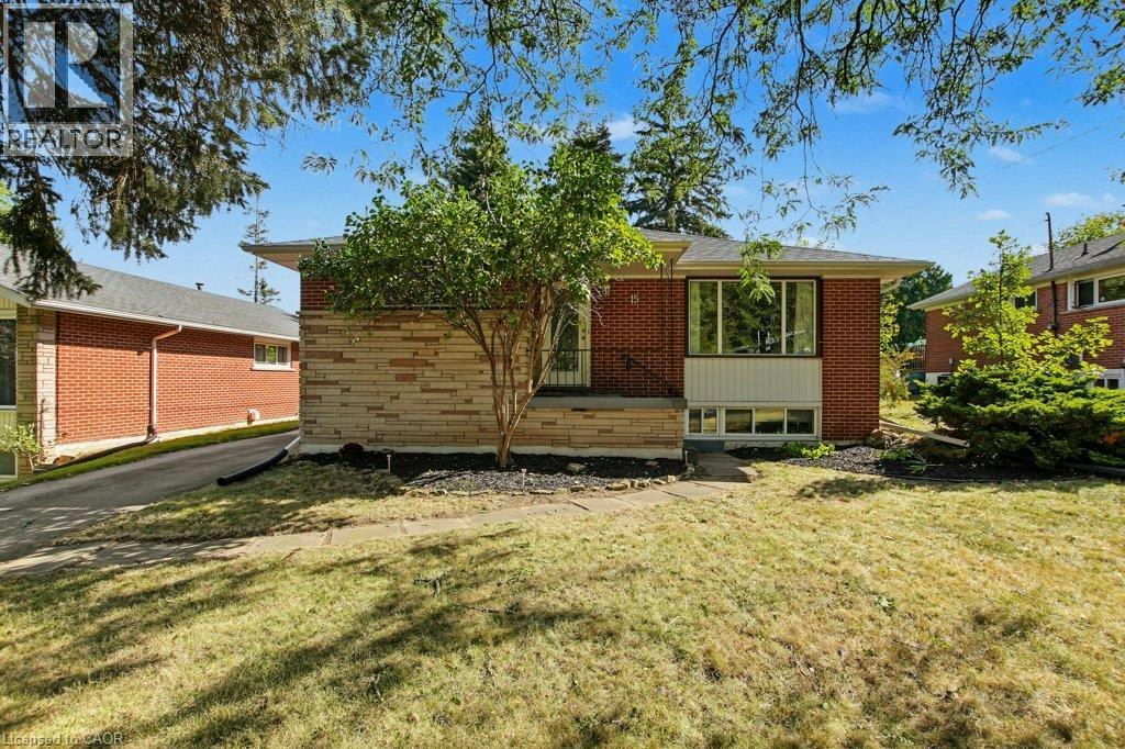 15 Carwyn Crescent, Hamilton, ON, L8S 3H3