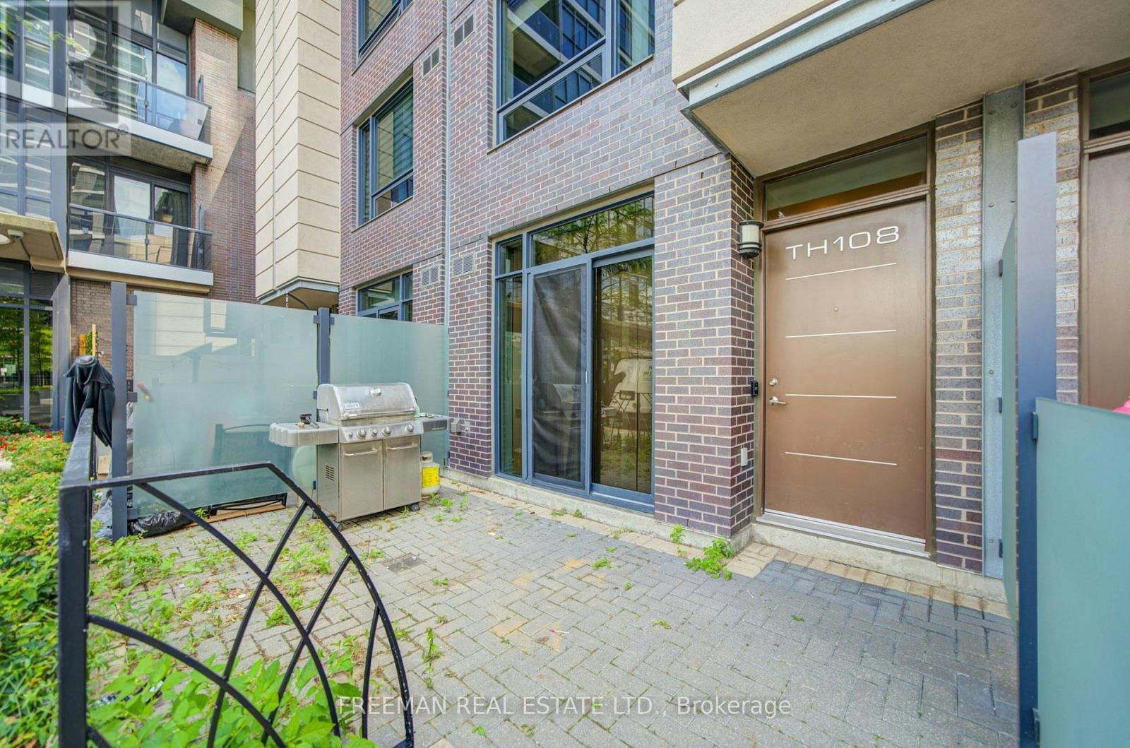 TH108-5 Valhalla Inn Road, Toronto, ON, M9B 0B1