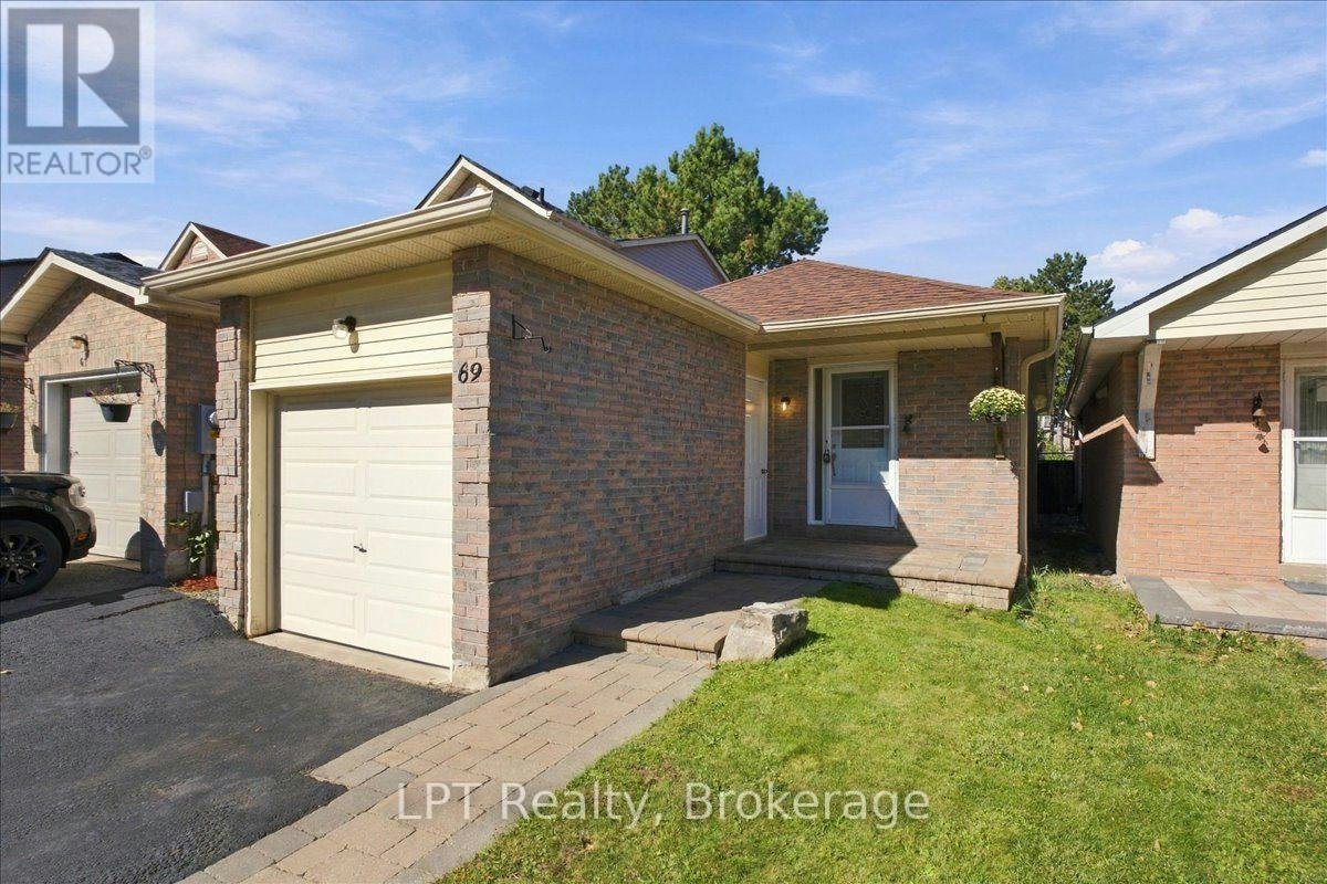 69 Scarfair Pathway, Toronto, ON, M1B 4G2