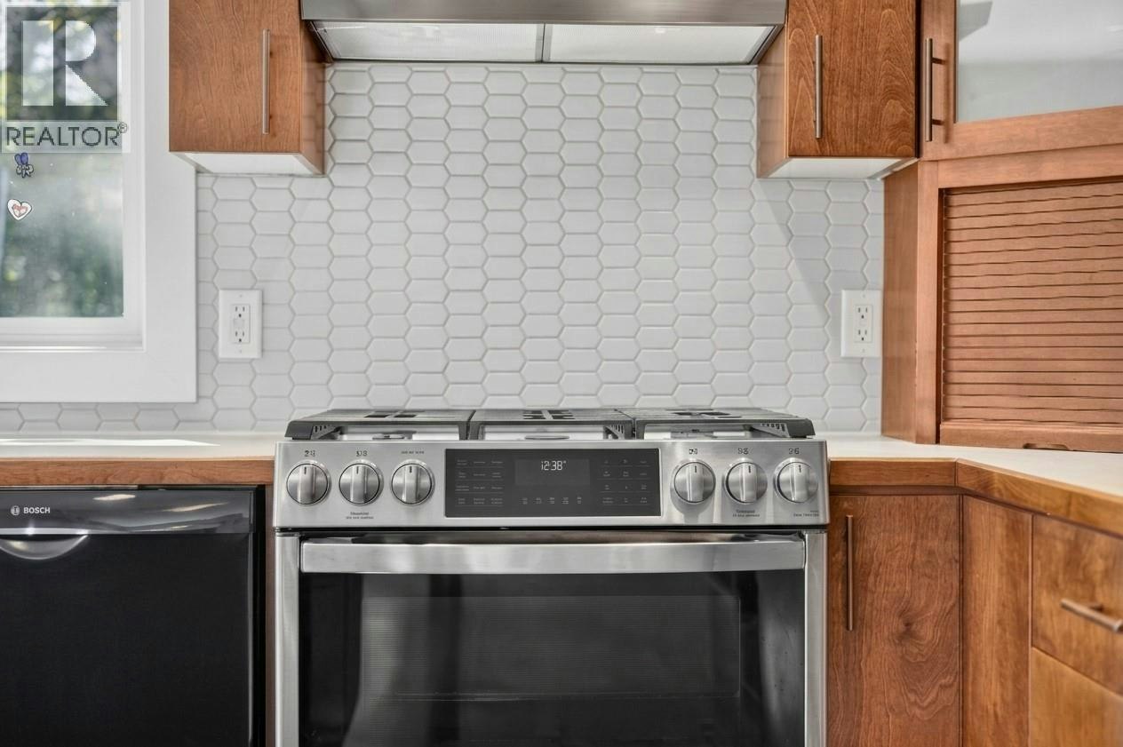 220 West Bench Drive, Penticton, BC, V2A 8X8 - 8