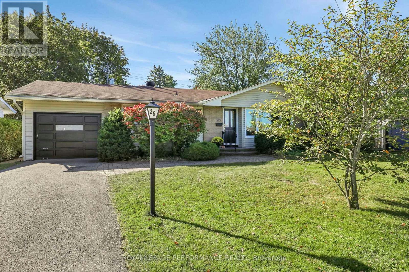 25 Thorncliff Place, Ottawa, ON, K2H 6L4