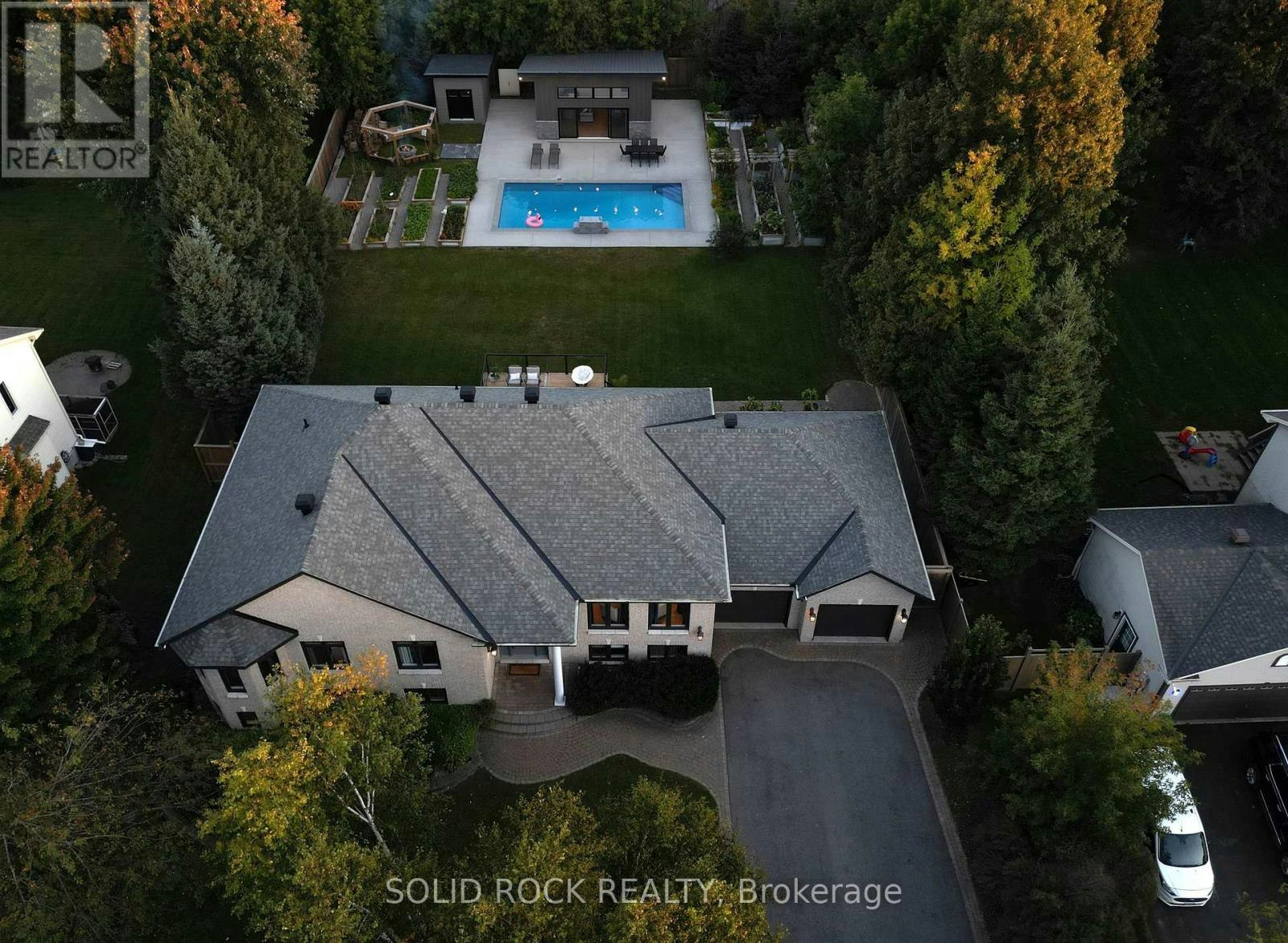7040 Donwel Drive, Ottawa, ON, K4P 1M7