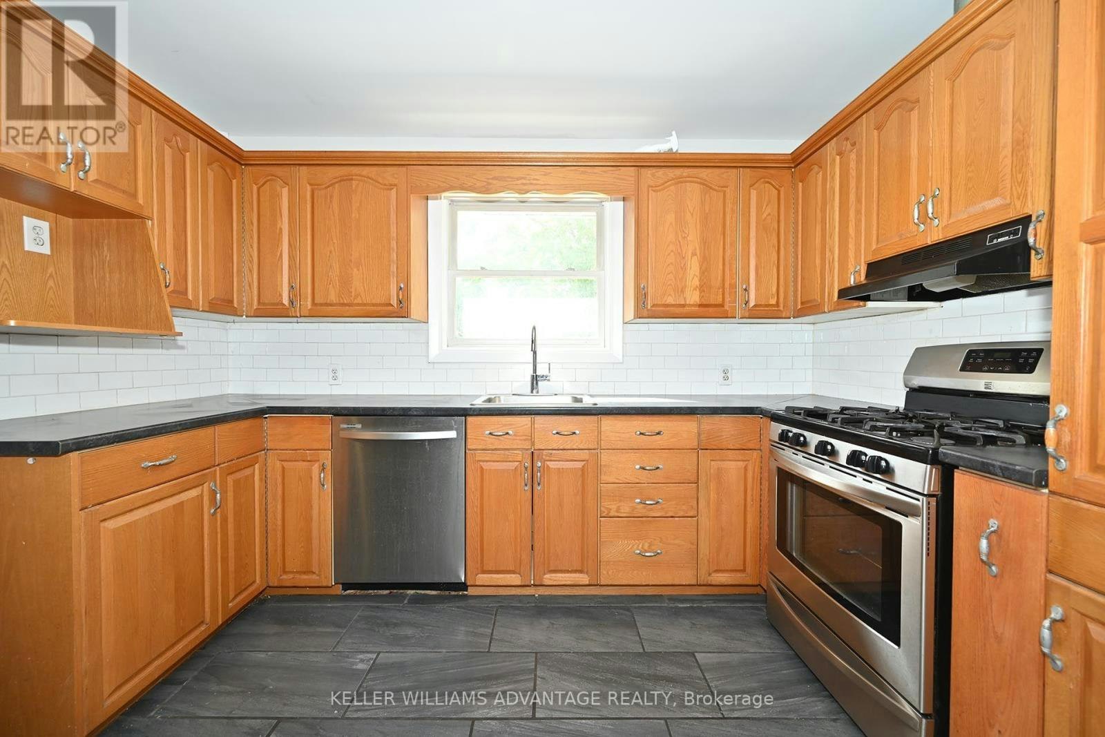 936 Somerville Street, Oshawa, ON, L1G 4J7 - 9