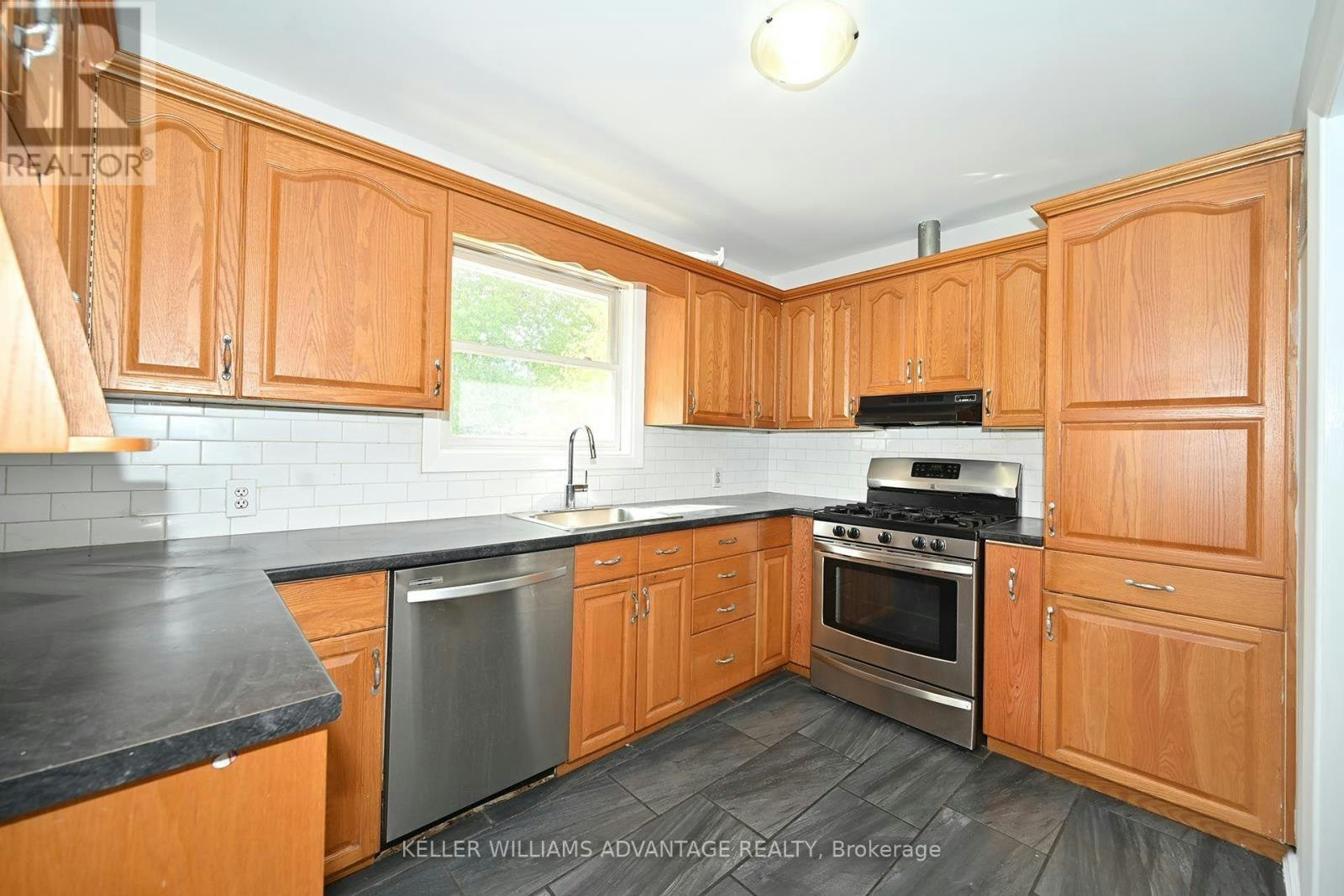 936 Somerville Street, Oshawa, ON, L1G 4J7 - 8