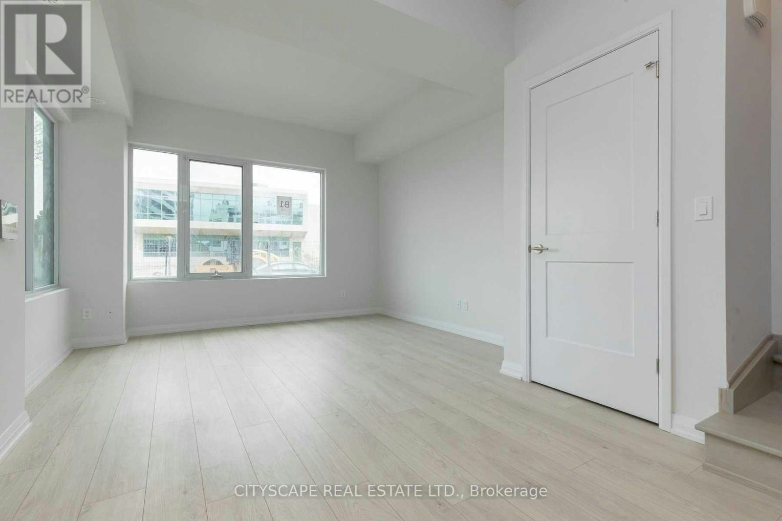 TH 01-1010 Portage Parkway, Vaughan, ON, L4K 0K3