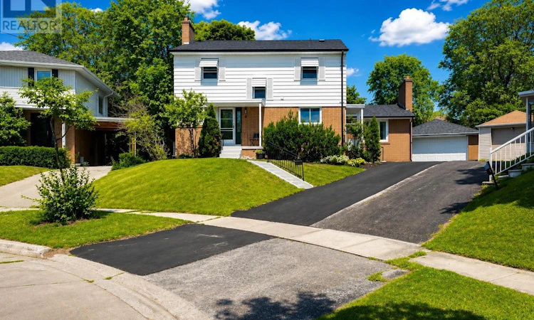 9 Lyndfield Crescent