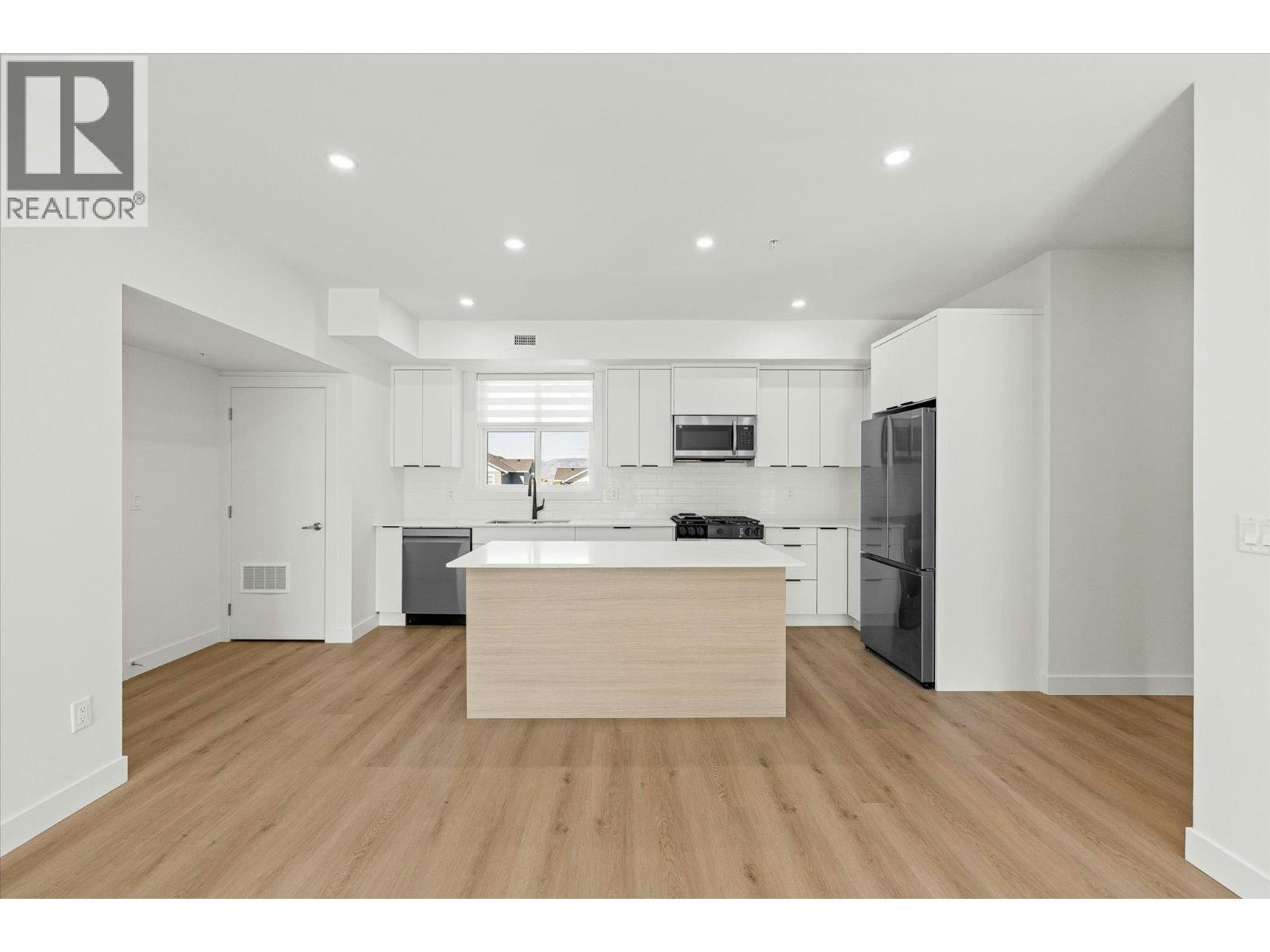204-5300 Main Street, Kelowna, BC, V1W 0C1 - 8
