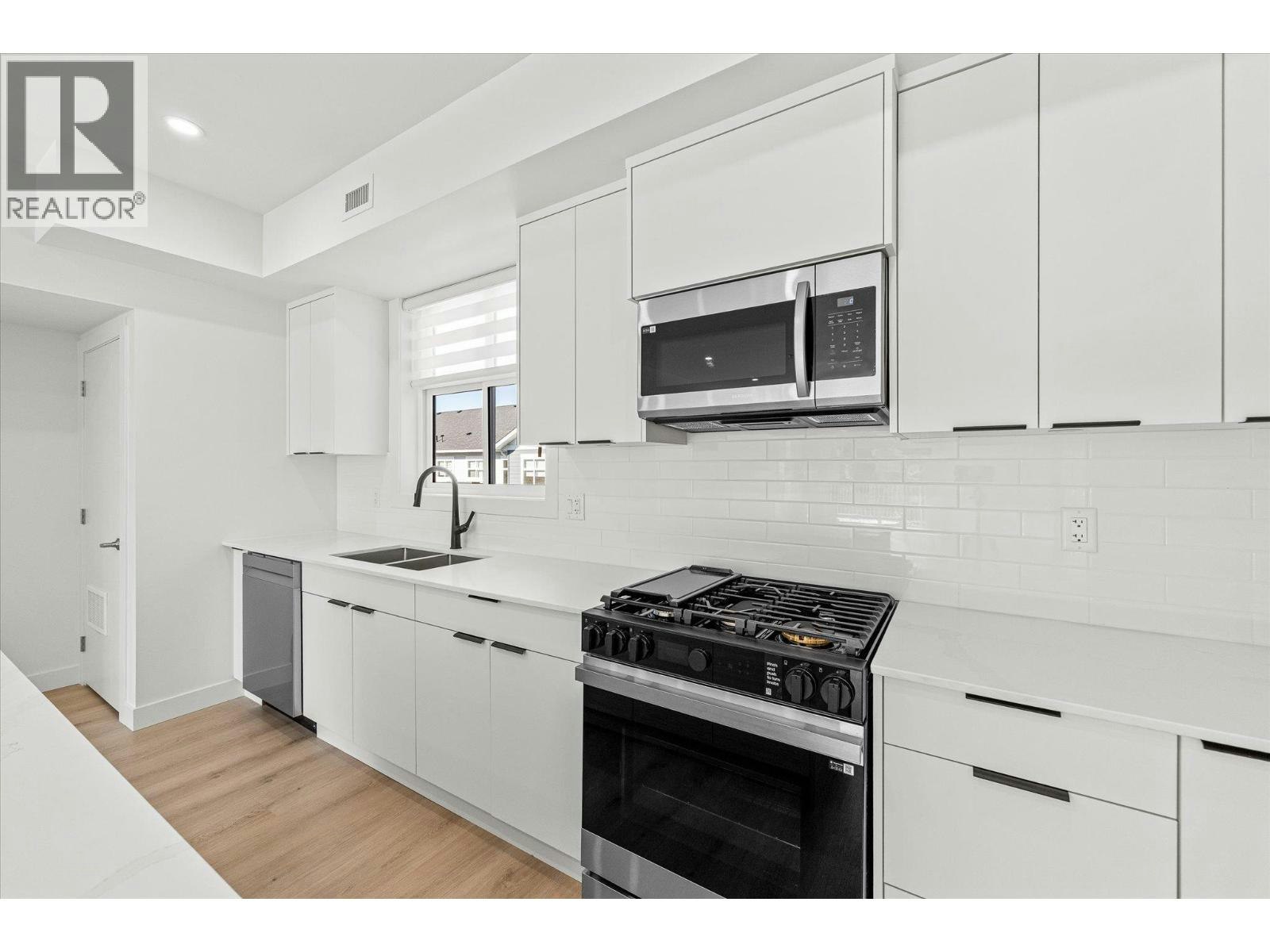204-5300 Main Street, Kelowna, BC, V1W 0C1 - 11