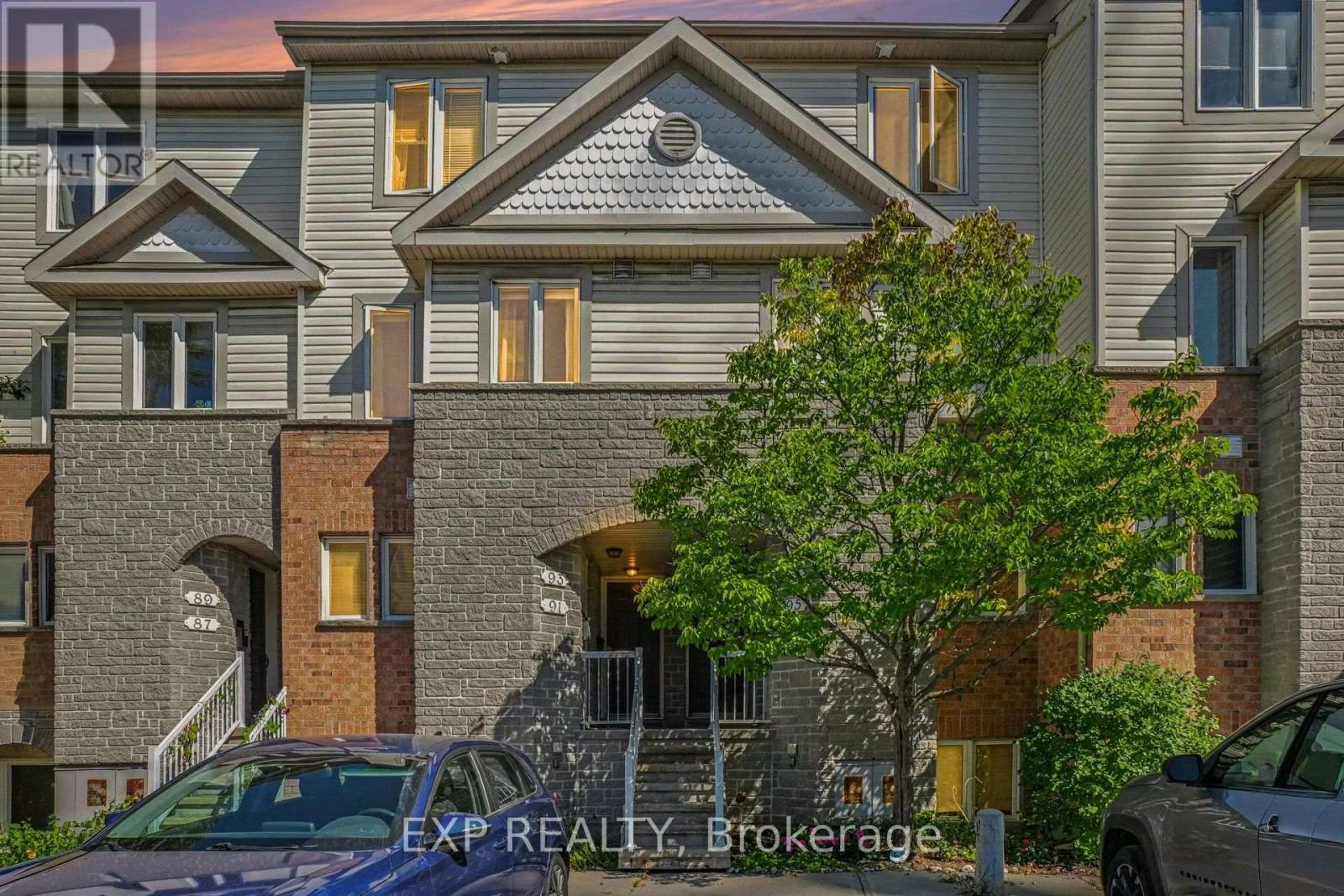 35-93 Strathaven Private, Ottawa, ON, K1J 1K7