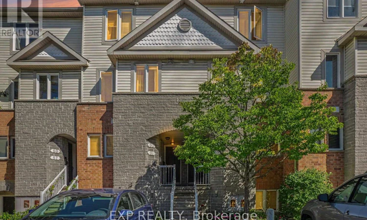 35-93 Strathaven Private