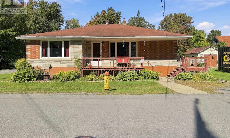 37 Oak Street