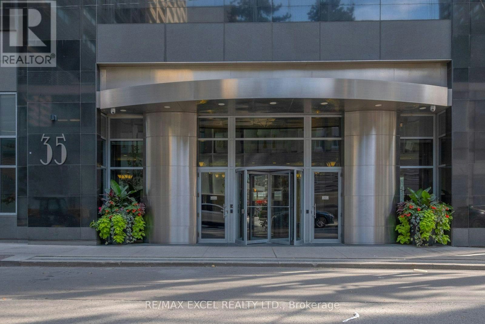 1205-35 Balmuto Street, Toronto, ON, M4Y 0A3 - 2