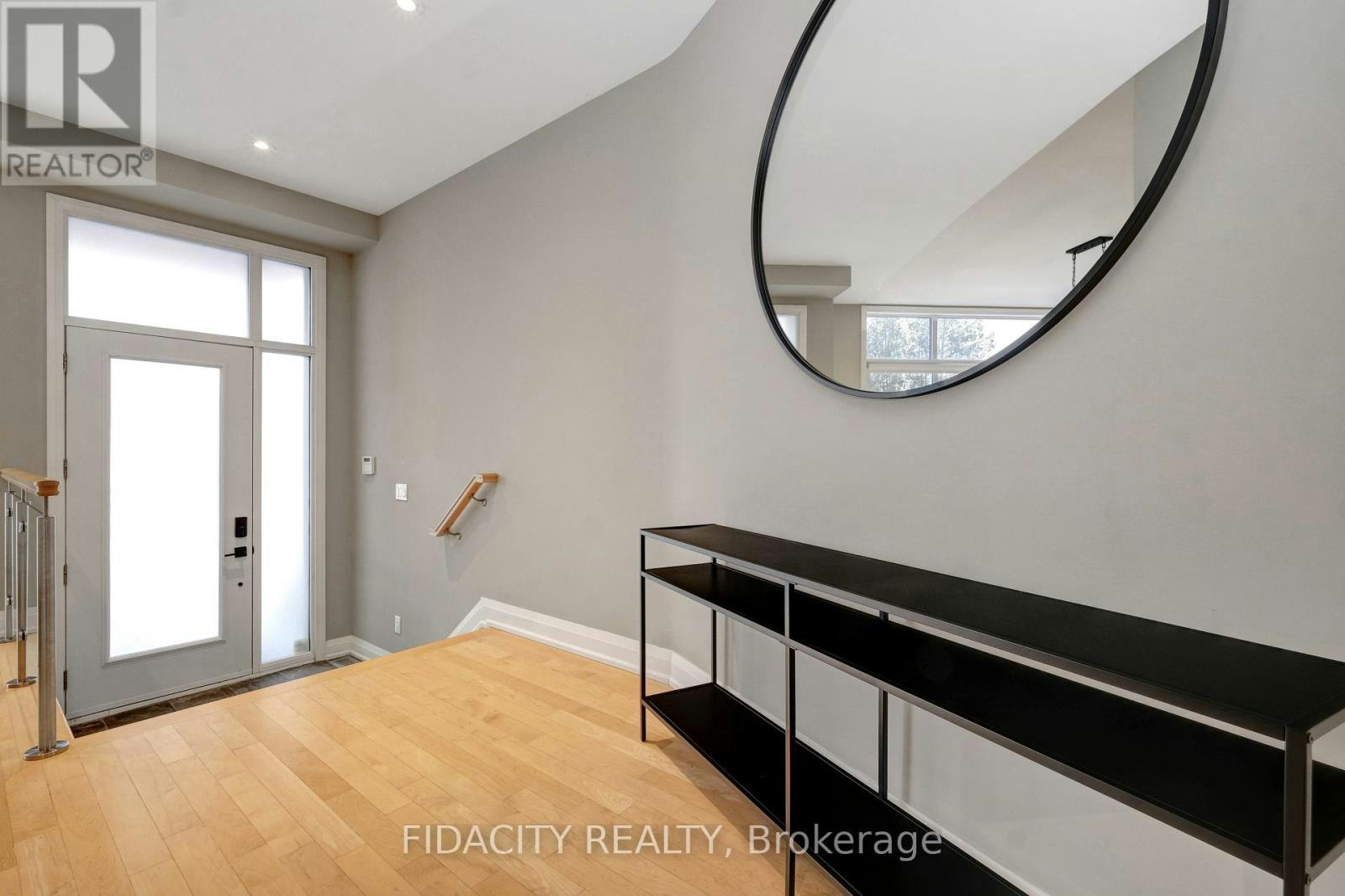 376C Wilmont Avenue, Ottawa, ON, K2A 0B1 - 2