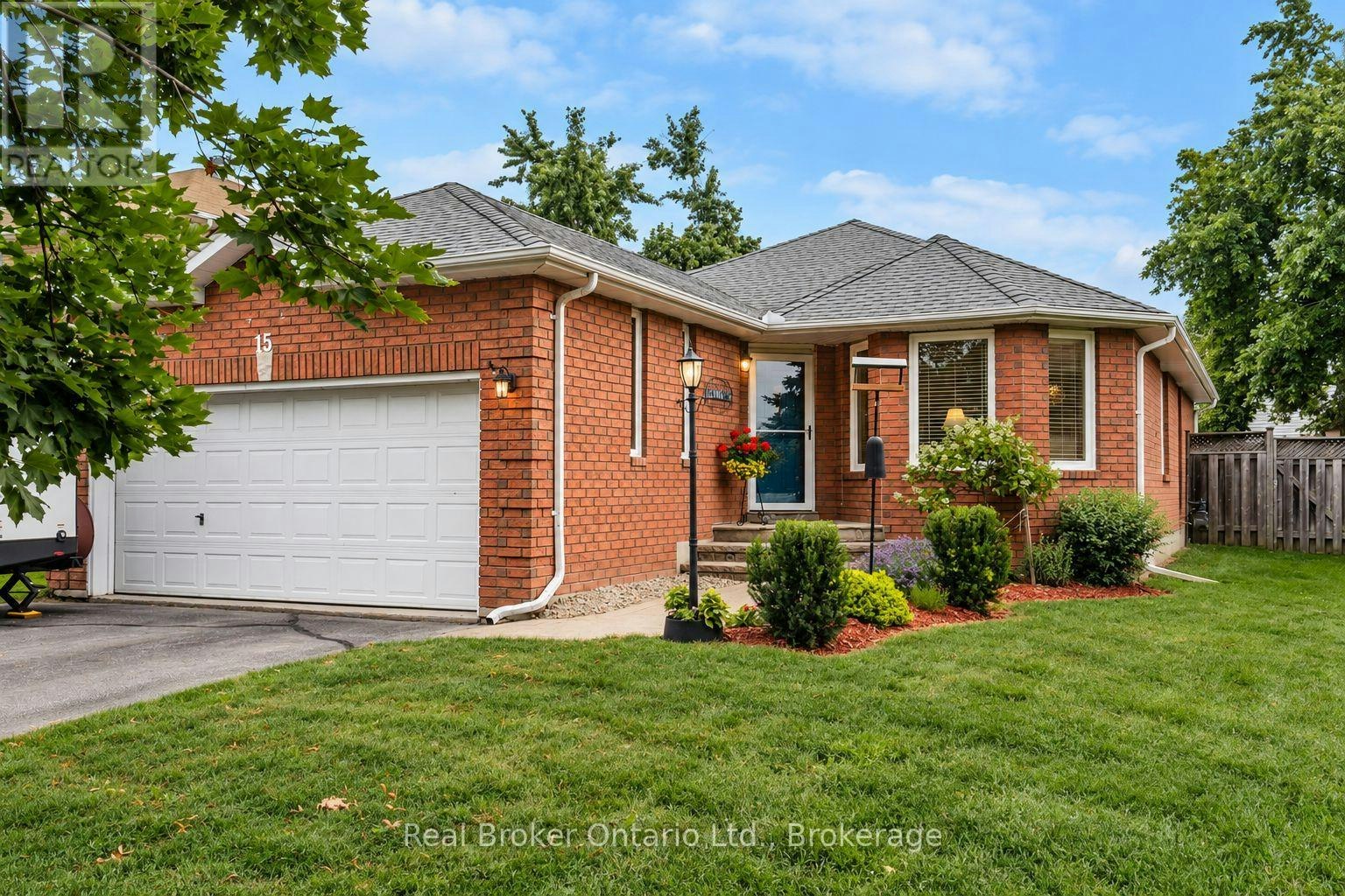 15 Neelands Street, Barrie, ON, L4N 7A1