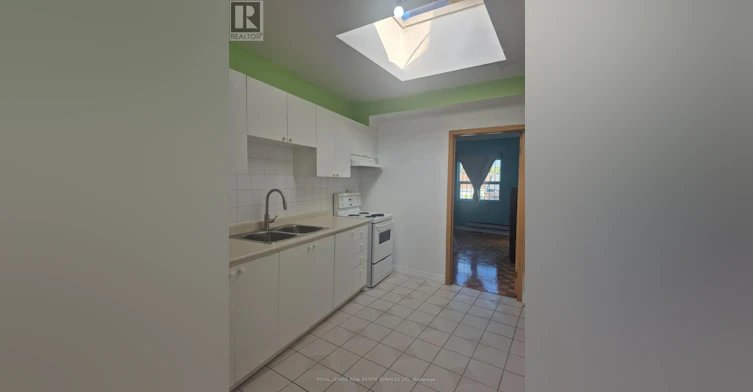 1584 Dundas Street W, Toronto, ON, M6K 1T8 - 4