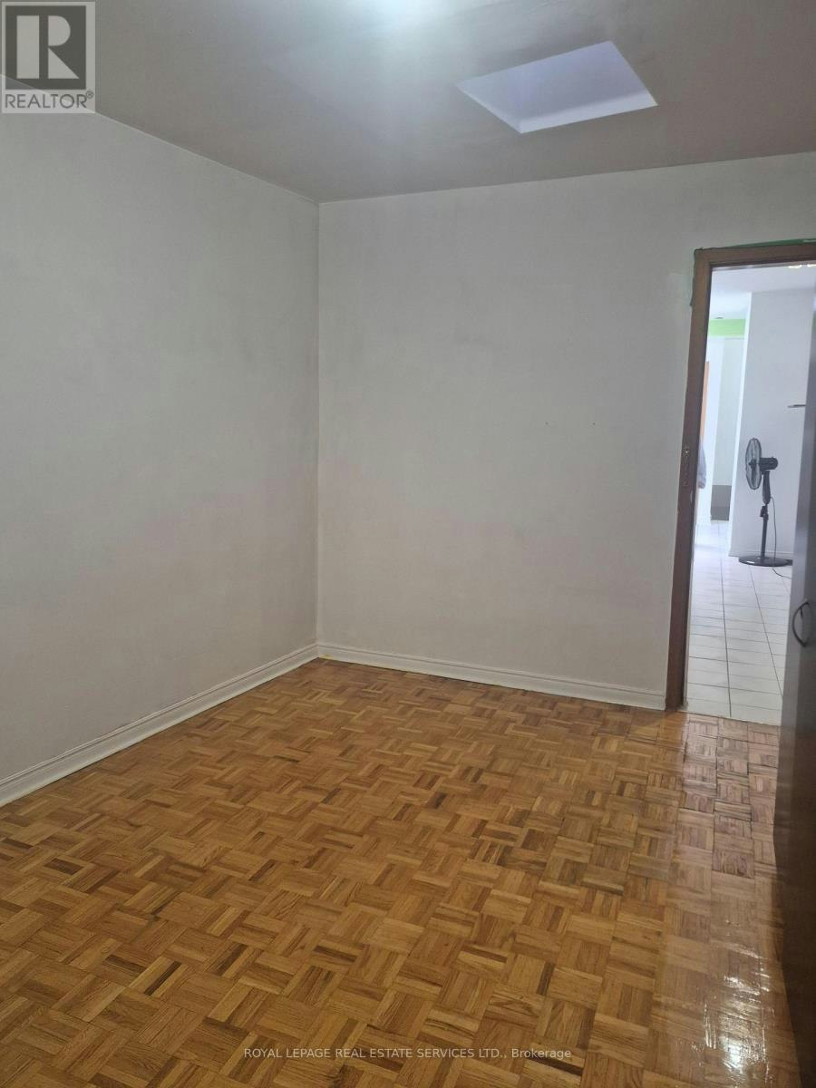 1584 Dundas Street W, Toronto, ON, M6K 1T8 - 9