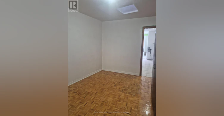 1584 Dundas Street W, Toronto, ON, M6K 1T8 - 9