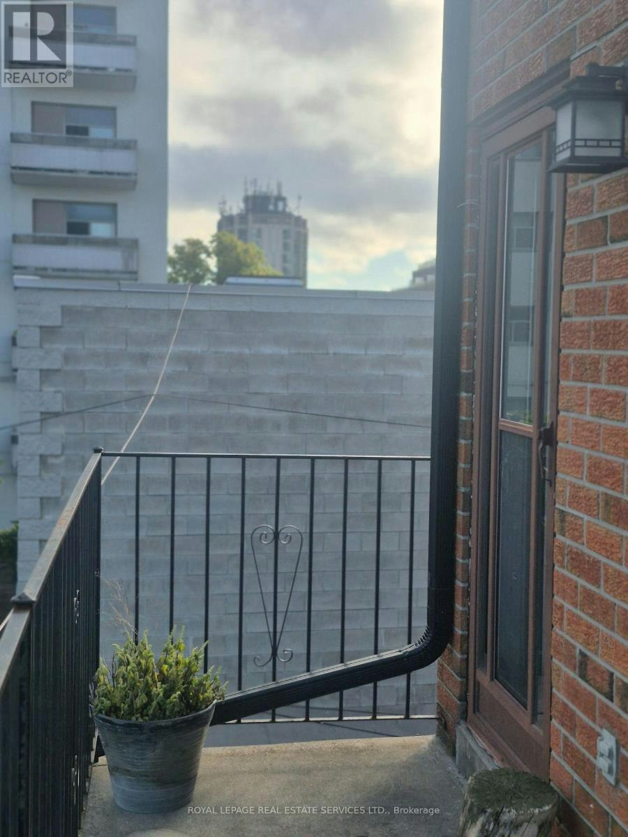1584 Dundas Street W, Toronto, ON, M6K 1T8 - 16
