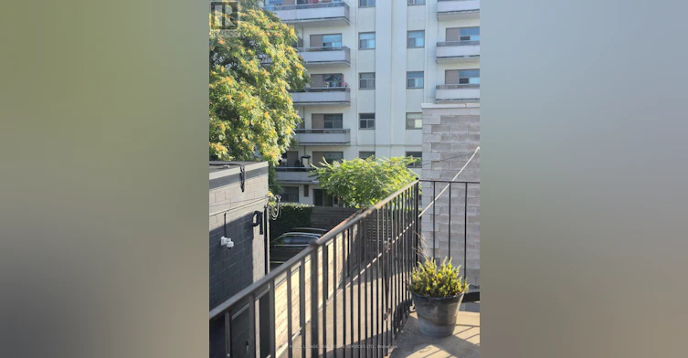 1584 Dundas Street W, Toronto, ON, M6K 1T8 - 15