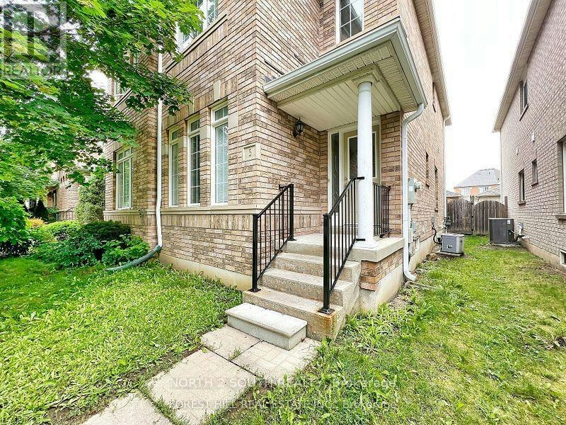 5 Bellagio Crescent, Vaughan, ON, L4K 5J9