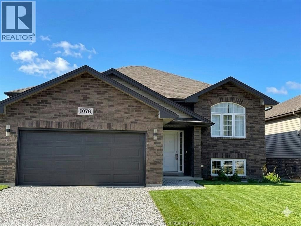 UPPER-1076 Lublin Avenue, Windsor, ON, N8P 0E5