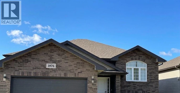 UPPER-1076 Lublin Avenue, Windsor, ON, N8P 0E5