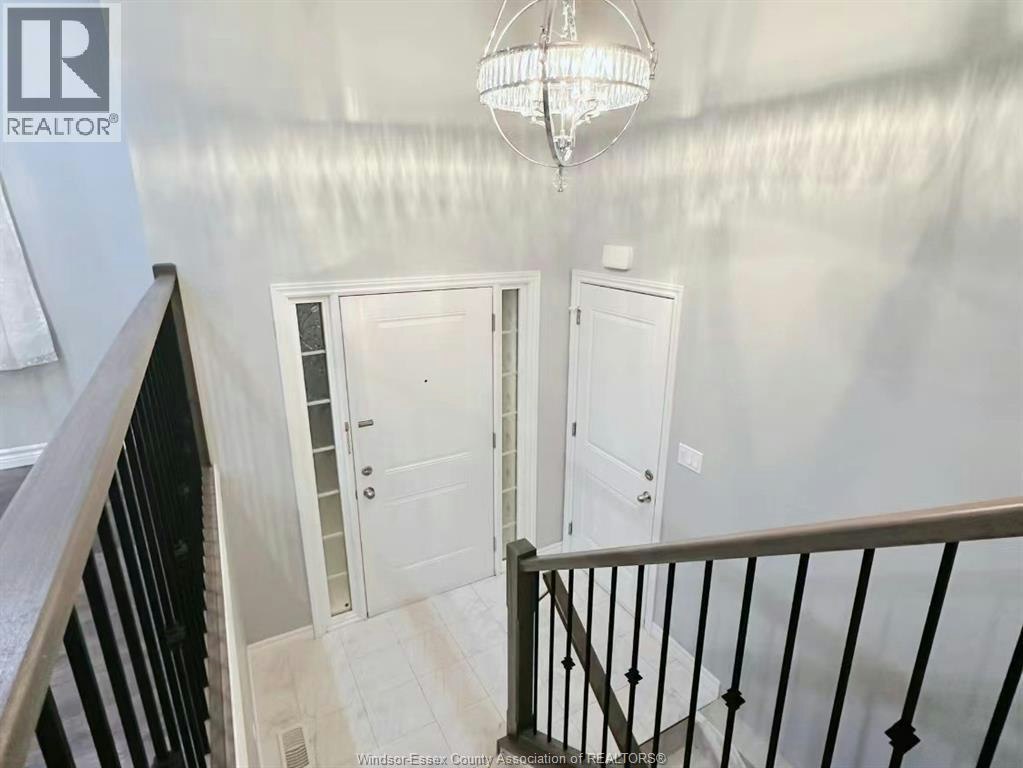 1076 Lublin Avenue, Windsor, ON, N8P 0E5 - 2