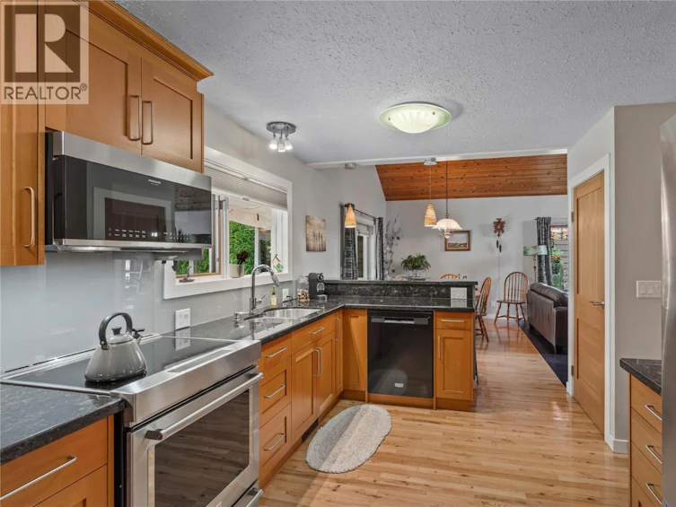 2653 Sunset Drive, Kamloops, BC, V2C 4K4 - 8